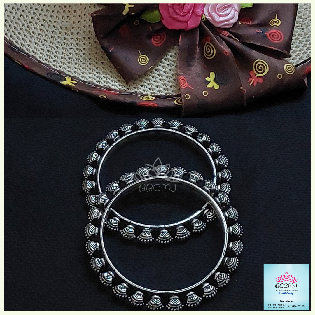 Silver oxidized Shell Bangles – bbcmj