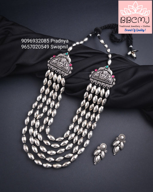 Silver 5 line bormal with side pendents